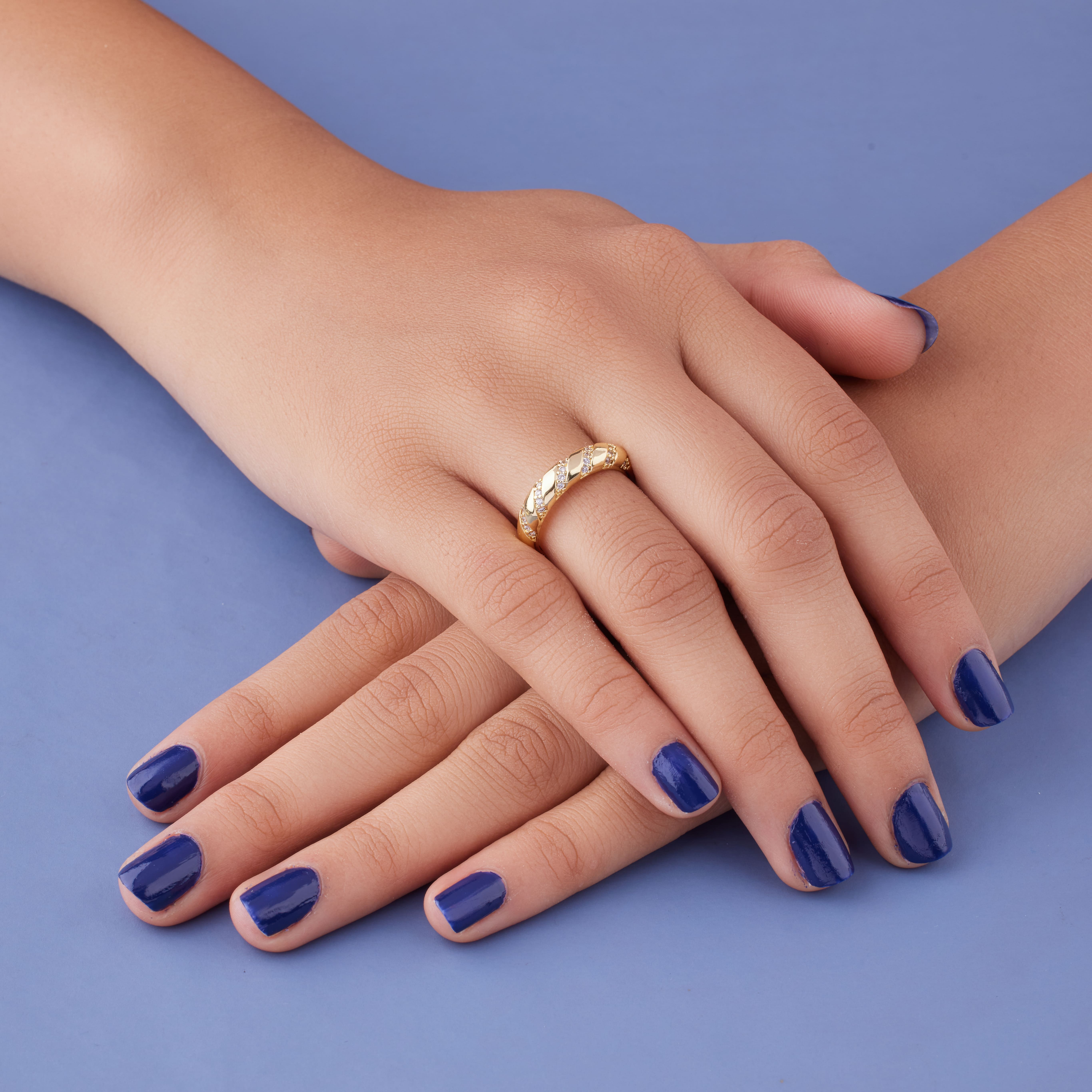 Elegant Diamonds with 18KT Gold Wedding Ring for Women